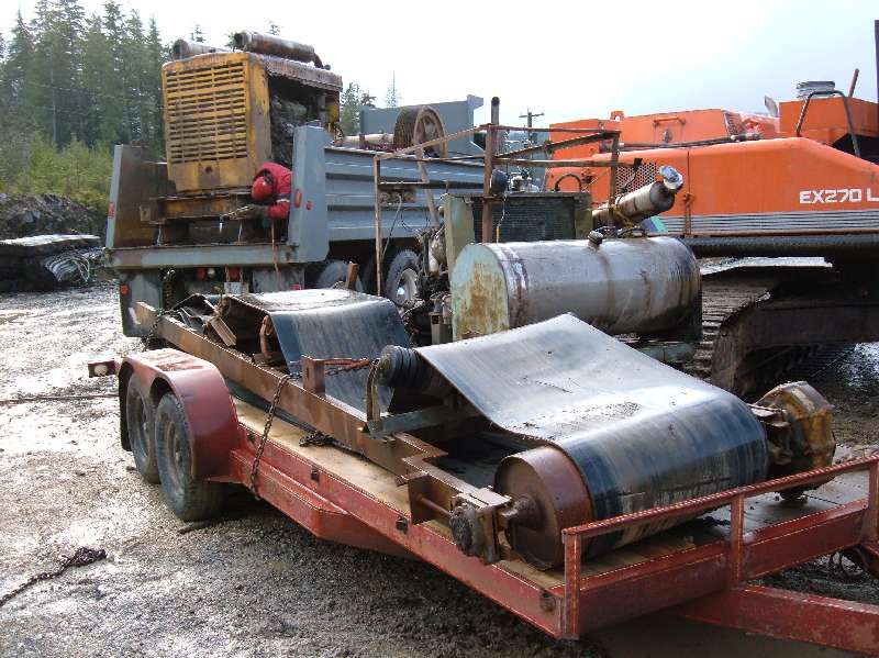 Trailer with auxillary stuff